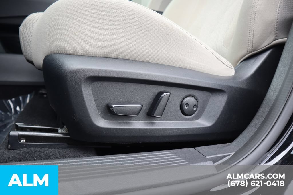 Used 2025 Nissan Rogue SV FWD image 11