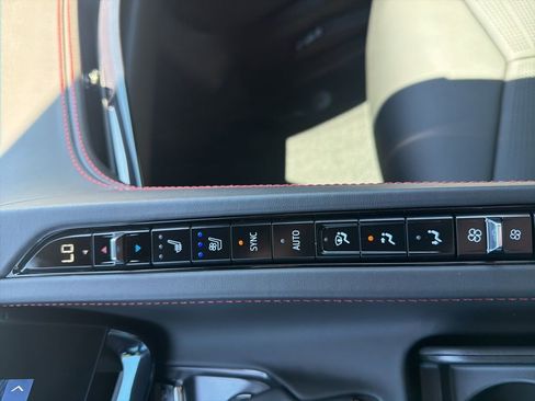 Used 2025 Chevrolet Corvette E-Ray w/ Stealth Interior Trim Package AWD/4WD image 18