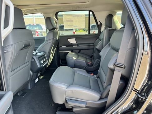 New 2025 Ford Expedition Active image 18