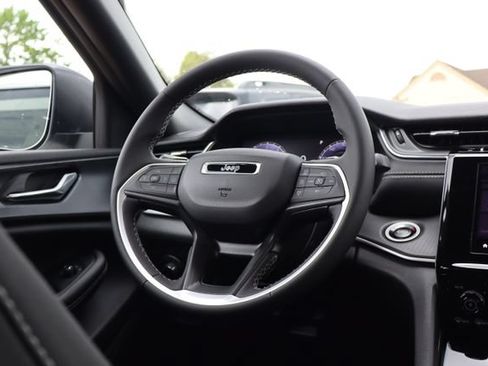 New 2026 Jeep Grand Cherokee Laredo AWD/4WD image 37