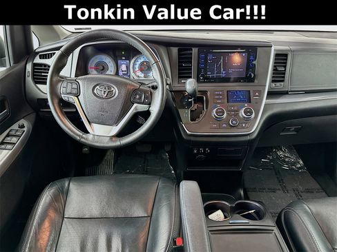 Used 2016 Toyota Sienna L image 24