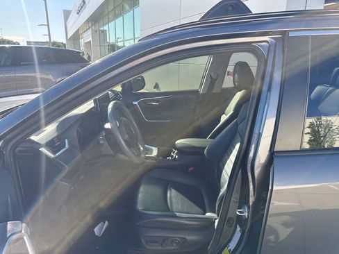 Used 2020 Toyota RAV4 XLE Premium image 3