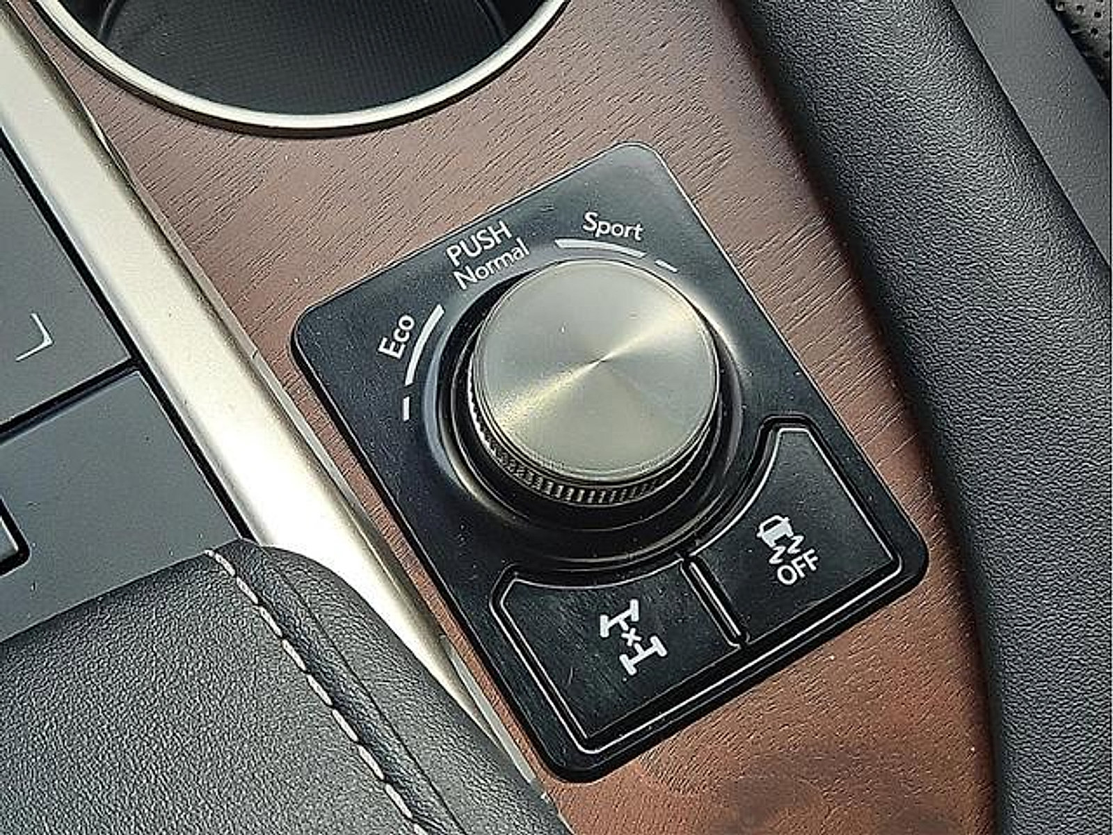 Used 2020 Lexus RX 350L Premium w/ Premium Package AWD/4WD image 26