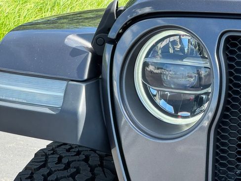 Used 2018 Jeep Wrangler Rubicon AWD/4WD image 4