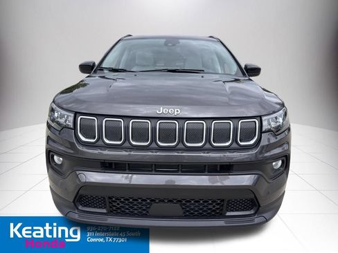 Used 2022 Jeep Compass Latitude image 3