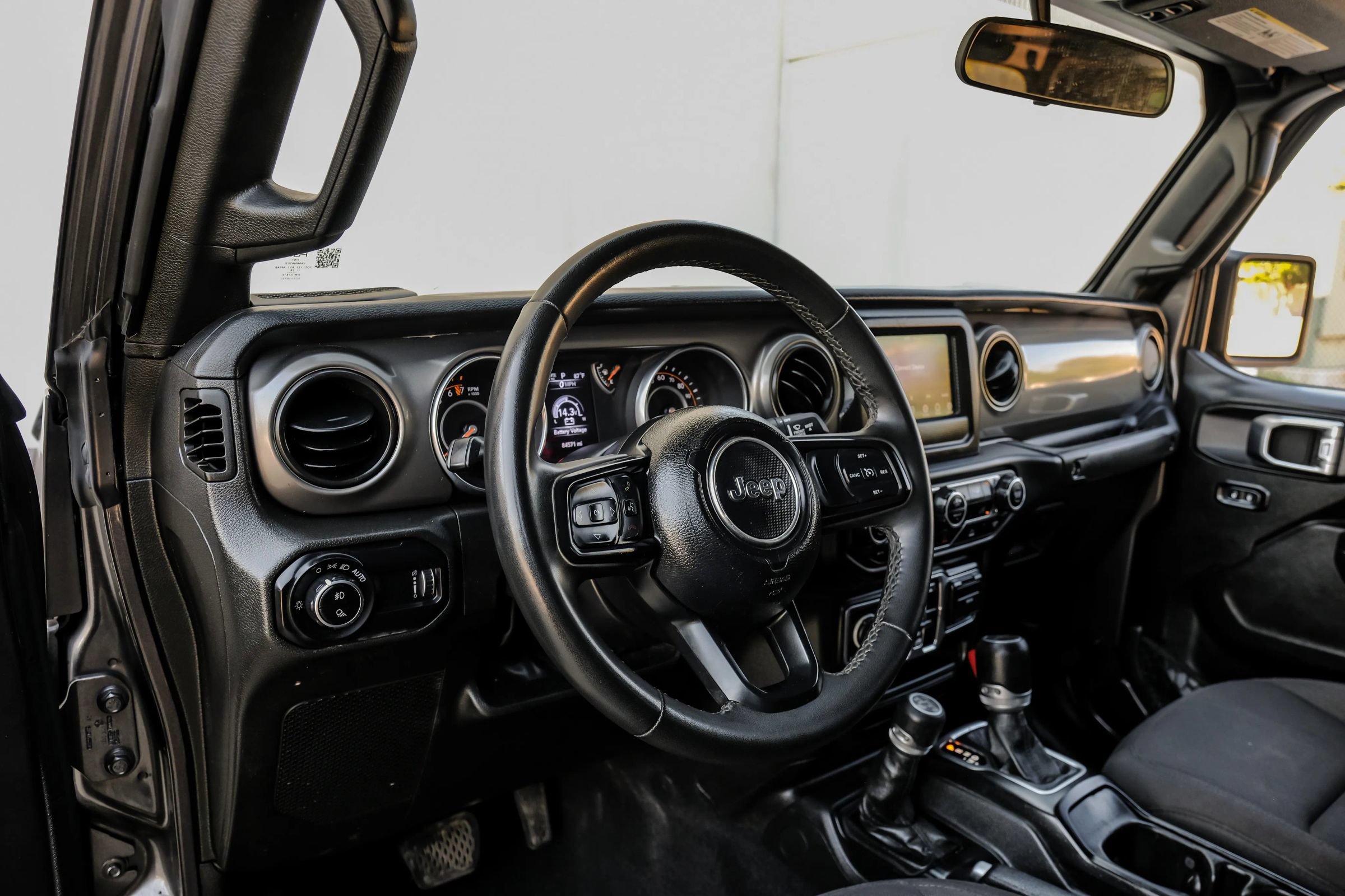 Used 2023 Jeep Gladiator Sport AWD/4WD image 3