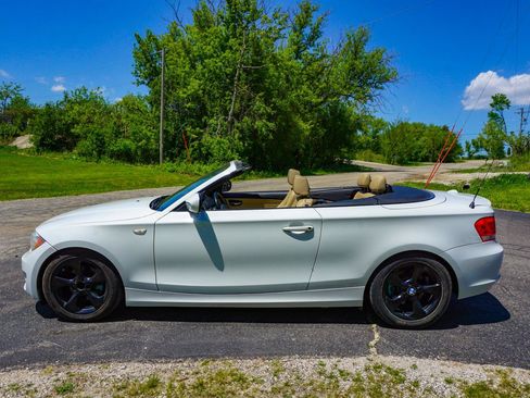 Used 2012 BMW 128i Convertible RWD image 6