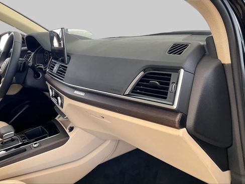 Used 2025 Audi Q5 2.0T Premium w/ Convenience Plus Package AWD/4WD image 19