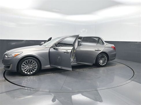 Used 2018 Genesis G90 3.3T Premium image 41