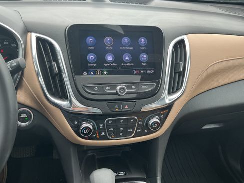 Used 2023 Chevrolet Equinox Premier AWD/4WD image 6