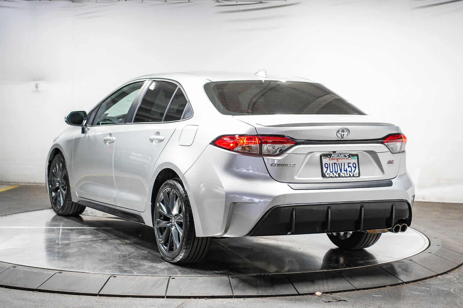 Certified 2025 Toyota Corolla SE FWD image 3