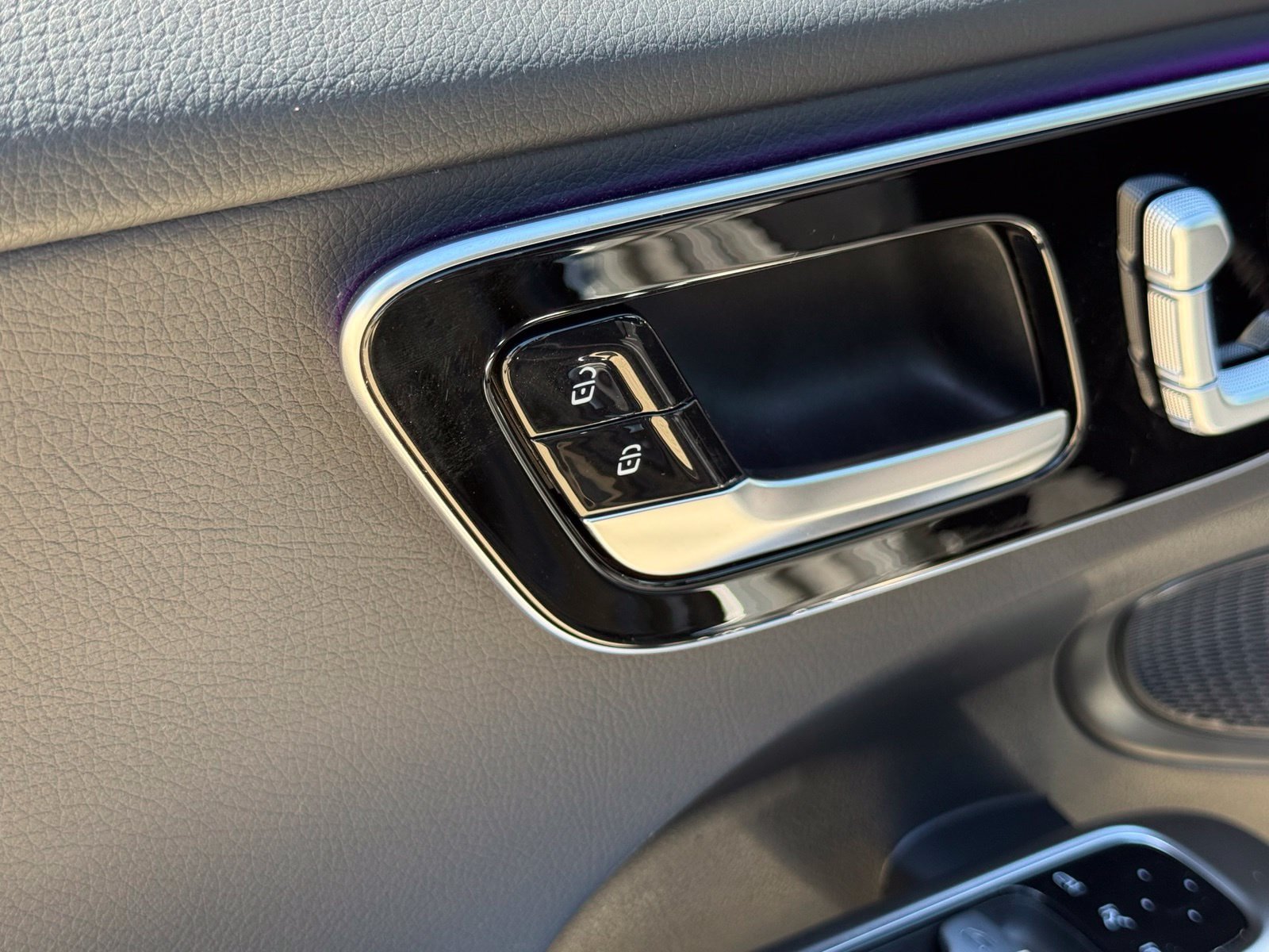 Used 2025 Mercedes-Benz C 300 Sedan image 21