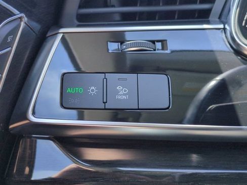 Used 2019 Audi Q8 Premium Plus AWD/4WD image 25