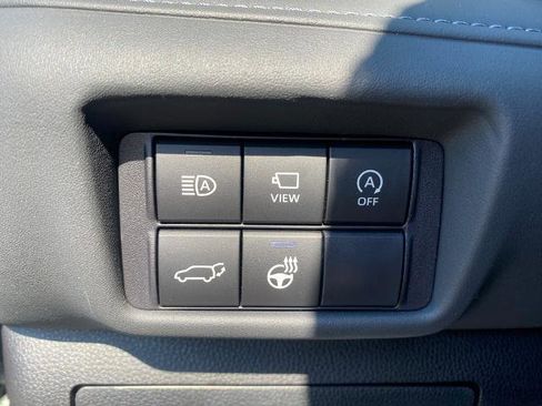 Used 2024 Toyota Highlander Platinum image 16