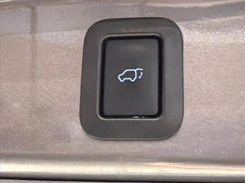 Used 2019 Toyota Highlander XLE FWD image 21
