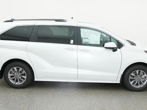 New 2026 Toyota Sienna XLE FWD image 52