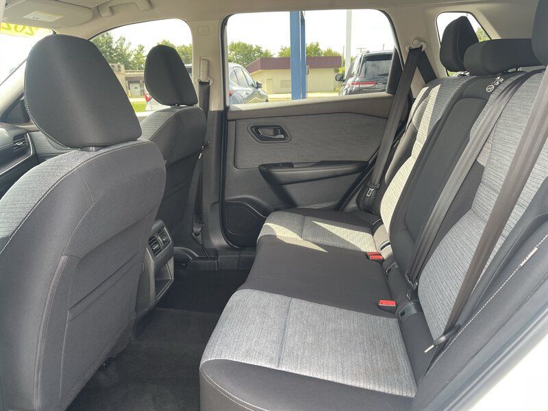 Used 2021 Nissan Rogue S FWD image 10