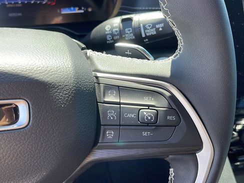 Used 2025 Jeep Grand Cherokee L Altitude RWD image 16