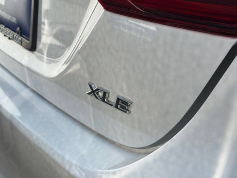 Used 2019 Toyota Camry XLE FWD image 10