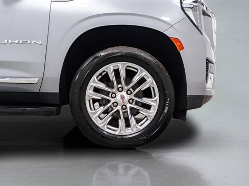 Used 2023 GMC Yukon SLT w/ SLT Luxury Package image 7