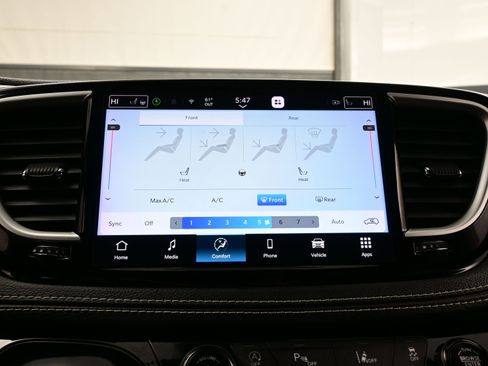 Used 2021 Chrysler Pacifica Touring-L w/ Uconnect Theater Family Group image 21