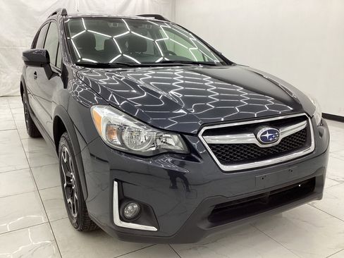 Used 2016 Subaru Crosstrek 2.0i Limited image 3