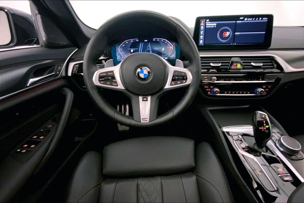 Used 2022 BMW 540i xDrive w/ M Sport Package AWD/4WD image 4