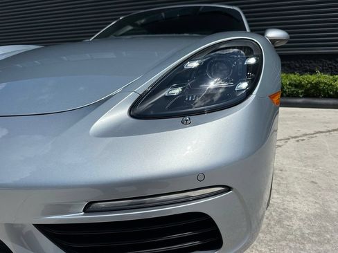 Certified 2022 Porsche 718 Cayman S RWD image 9