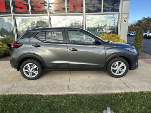 New 2025 Nissan Kicks S image 5