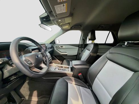 Used 2024 Ford Explorer XLT w/ Equipment Group 202A AWD/4WD image 22