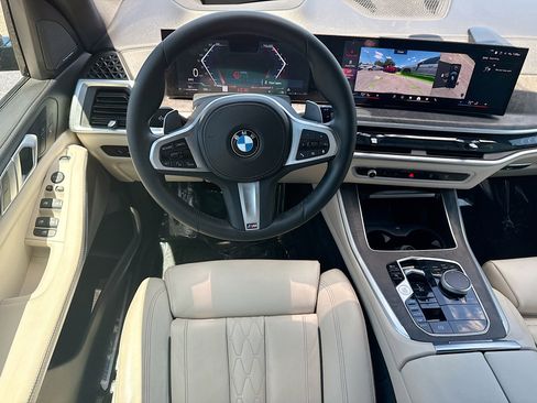 Used 2024 BMW X5 xDrive40i w/ M Sport Package AWD/4WD image 18