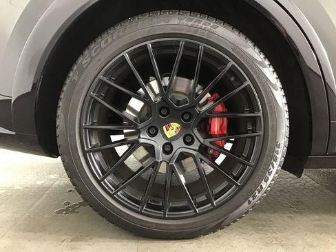 Certified 2022 Porsche Cayenne GTS AWD/4WD image 13