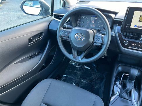 Used 2025 Toyota Corolla LE image 30
