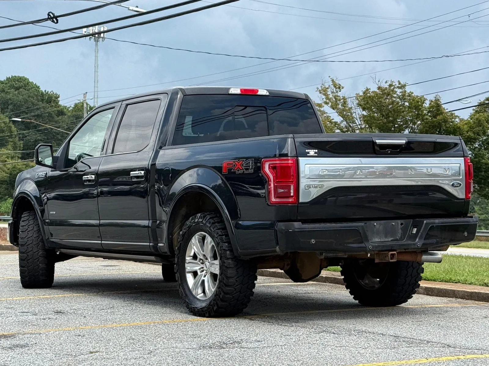 Used 2015 Ford F150 Platinum w/ Equipment Group 701A Luxury AWD/4WD image 3