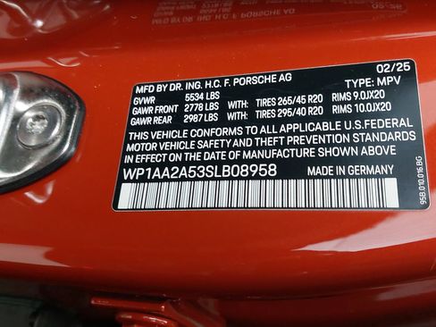 Used 2025 Porsche Macan image 36