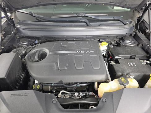 Used 2019 Jeep Cherokee Limited AWD/4WD image 9