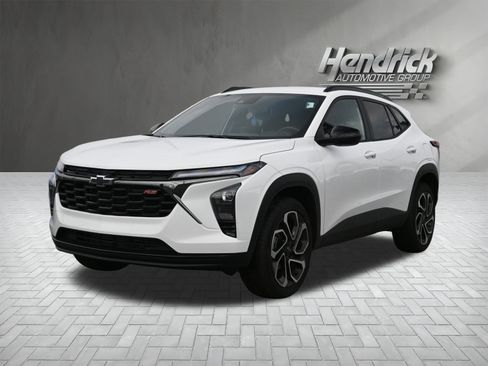 Used 2025 Chevrolet Trax RS w/ Driver Confidence Package image 6