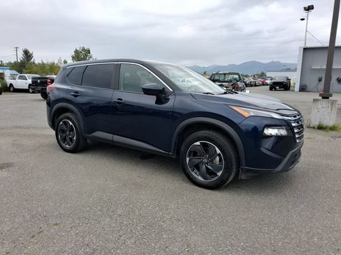 Used 2024 Nissan Rogue SV AWD/4WD image 2