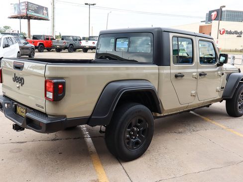 Used 2020 Jeep Gladiator Sport image 5