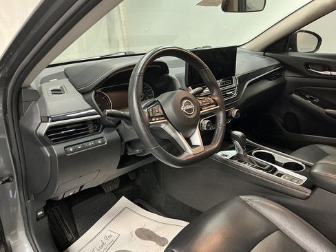 Used 2024 Nissan Altima 2.0 SR FWD image 10