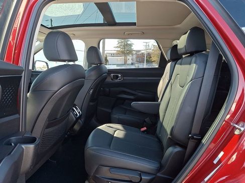 Certified 2023 Kia Sorento EX w/ Panoramic Sunroof Package AWD/4WD image 10