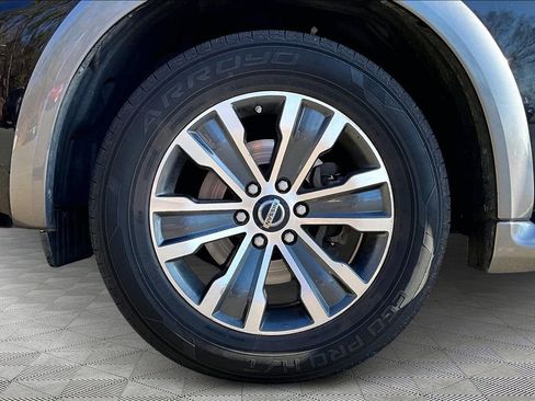 Used 2020 Nissan Armada SL image 22