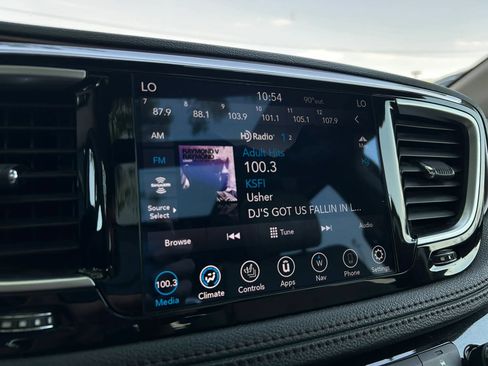 Used 2020 Chrysler Pacifica Limited FWD image 27