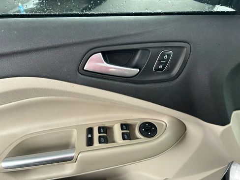 Used 2017 Ford Escape SE AWD/4WD image 10