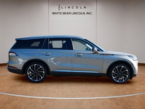Used 2023 Lincoln Aviator Reserve w/ Equipment Group 201A image 8