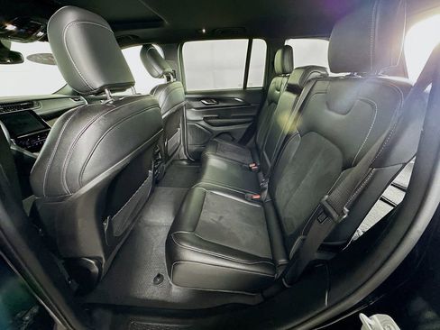 Certified 2024 Jeep Grand Cherokee Altitude image 36