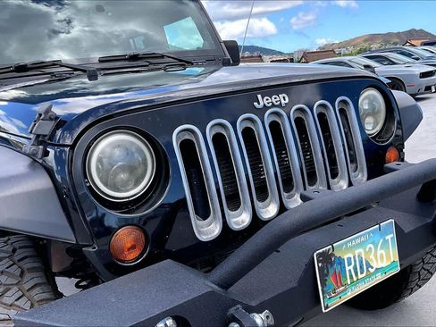 Used 2013 Jeep Wrangler Unlimited Sahara w/ Connectivity Group AWD/4WD image 33