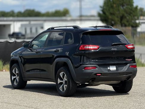 Used 2015 Jeep Cherokee Trailhawk AWD/4WD image 10