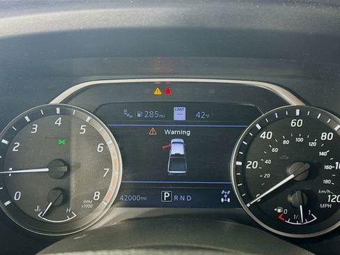 Used 2021 Nissan Titan SV w/ SV Convenience Package image 14