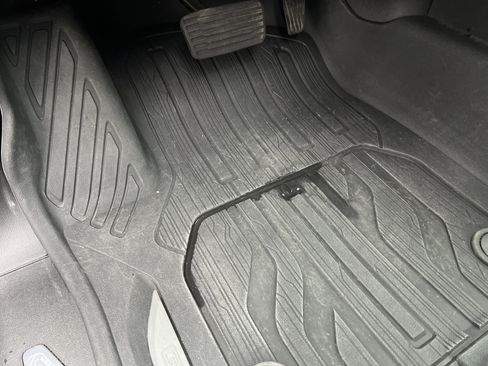 Used 2024 GMC Sierra 1500 Elevation image 17